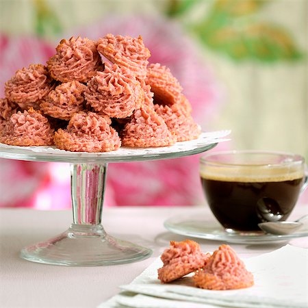 simsearch:825-07522988,k - Pink biscuit macaroons Stock Photo - Rights-Managed, Code: 825-07523049
