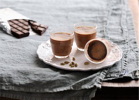 simsearch:652-07655598,k - Small chocolate baked egg custard Foto de stock - Con derechos protegidos, Código: 825-07523085