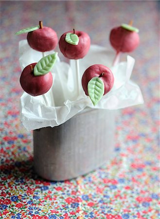 Apple and almond paste popcakes Stockbilder - Lizenzpflichtiges, Bildnummer: 825-07523099