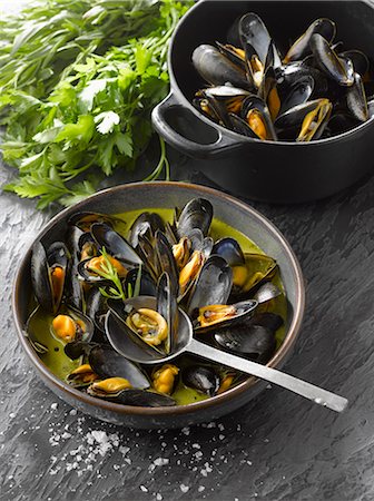 Mussels in a green broth Photographie de stock - Rights-Managed, Code: 825-07523123