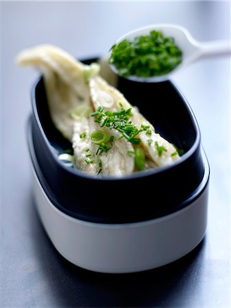 dabbing - Dab fillets and chive Bento Stock Photo - Rights-Managed, Code: 825-07523154