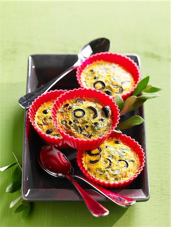 simsearch:652-06818883,k - Individual olive bakes Photographie de stock - Rights-Managed, Code: 825-07523178