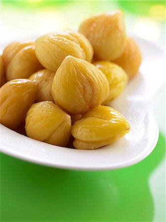 simsearch:825-06048579,k - Peeled chestnuts Photographie de stock - Rights-Managed, Code: 825-07599460