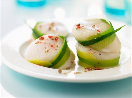 simsearch:825-07599425,k - Scallops wrapped in strips of leek Stock Photo - Rights-Managed, Code: 825-07599497