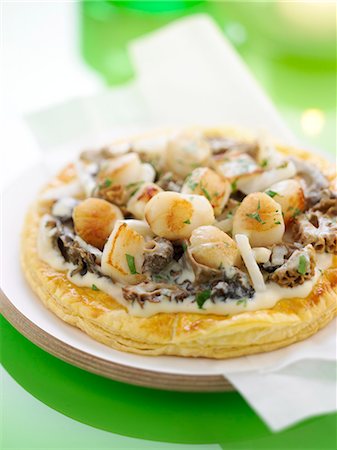 simsearch:825-07599425,k - Morel and scallop tartlet Stock Photo - Rights-Managed, Code: 825-07599515