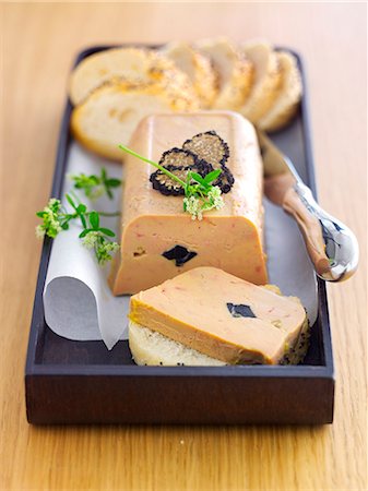 simsearch:652-03634840,k - Foie gras terrine with truffles Photographie de stock - Rights-Managed, Code: 825-07599553