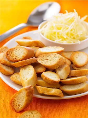 simsearch:652-05807656,k - Croutons and grated cheese for soup Foto de stock - Con derechos protegidos, Código: 825-07599561