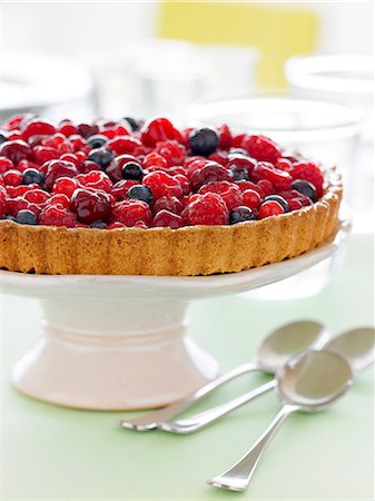 simsearch:652-07655596,k - Summer fruit tartlet Stock Photo - Rights-Managed, Code: 825-07599583