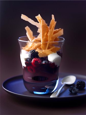 simsearch:825-06816061,k - Summer fruit in red wine with yoghurt and flaked Gavottes Photographie de stock - Rights-Managed, Code: 825-07599680