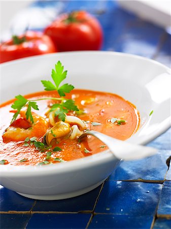 simsearch:825-06816949,k - Cream of tomato soup with seafood Photographie de stock - Rights-Managed, Code: 825-07599716