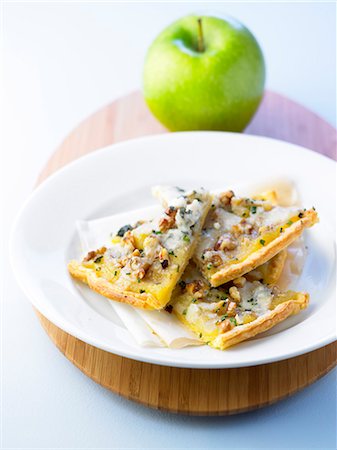 simsearch:825-07649369,k - Apple,roquefort and walnut thin tart Stock Photo - Rights-Managed, Code: 825-07599728