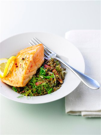 simsearch:825-06316472,k - Piece of salmon with peppercorns,lentil and diced bacon Photographie de stock - Rights-Managed, Code: 825-07599723