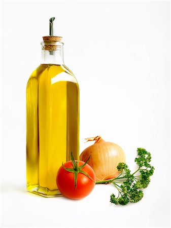 simsearch:652-06819258,k - Bottle of oil with a tomato,onion and parsley Stock Photo - Rights-Managed, Code: 825-07649175