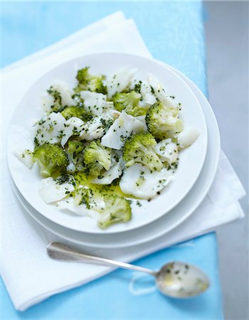 Flaked salt cod with broccolis and parsley butter Foto de stock - Con derechos protegidos, Código: 825-07649244