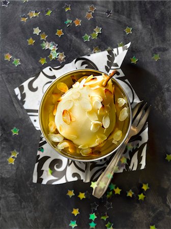 simsearch:825-07076791,k - Pear poached with licorice and served with thinly sliced almonds Photographie de stock - Rights-Managed, Code: 825-07649347