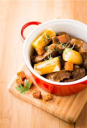 simsearch:652-03634083,k - Beef and palm heart stew with diced gingerbread Stock Photo - Rights-Managed, Code: 825-07649371