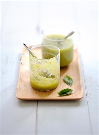 simsearch:825-06816631,k - Apple and basil smoothie Stock Photo - Rights-Managed, Code: 825-07649391