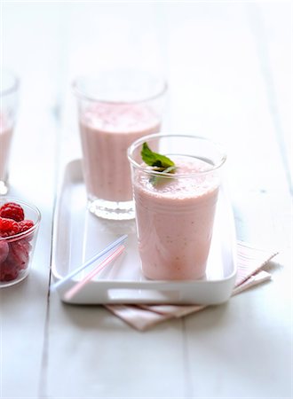 Apple-raspberry smoothie Stock Photo - Rights-Managed, Code: 825-07649401