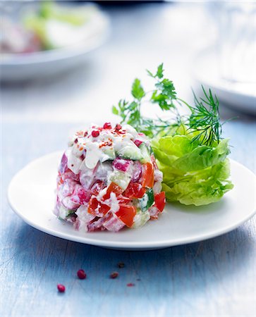 simsearch:825-07652665,k - Vegetable tartare with chervil Fotografie stock - Rights-Managed, Codice: 825-07652609