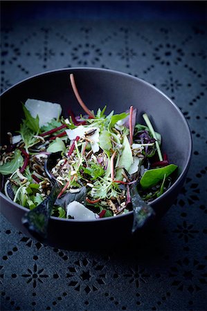 simsearch:652-07655200,k - Black rice,beetroot and parmesan fancy salad Foto de stock - Con derechos protegidos, Código: 825-07652655