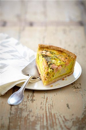simsearch:652-05809782,k - Slice of salmon and cauliflower savory tart Photographie de stock - Rights-Managed, Code: 825-07652659