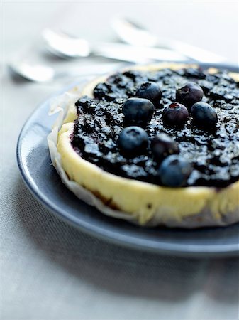 simsearch:652-07655508,k - Vanilla cheesecake with bilberries Stock Photo - Rights-Managed, Code: 825-07652731