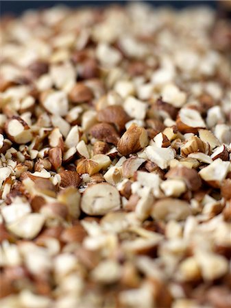 simsearch:825-07652754,k - Coarsly crushed hazelnuts Foto de stock - Con derechos protegidos, Código: 825-07652743