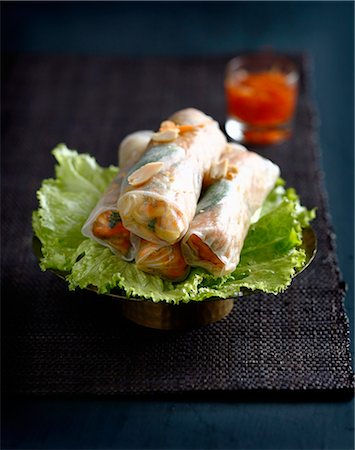 simsearch:825-06817428,k - Pork,mint and peanut spring rolls Foto de stock - Con derechos protegidos, Código: 825-07652762