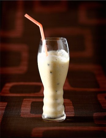 simsearch:825-07522468,k - Vanilla-flavored pineapple and passionfruit smoothie Photographie de stock - Rights-Managed, Code: 825-07652786