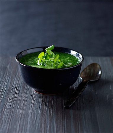 simsearch:825-07652769,k - Cream of watercress soup Photographie de stock - Rights-Managed, Code: 825-07652794