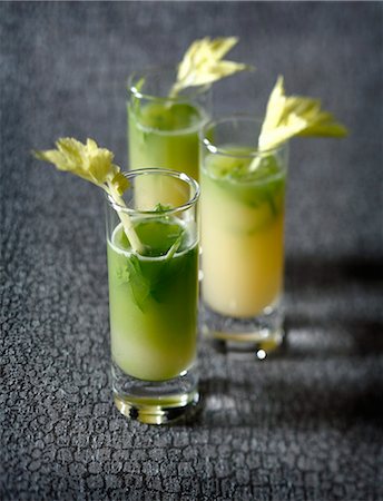simsearch:825-07652785,k - Apple and celery juice with ginger Photographie de stock - Rights-Managed, Code: 825-07652793
