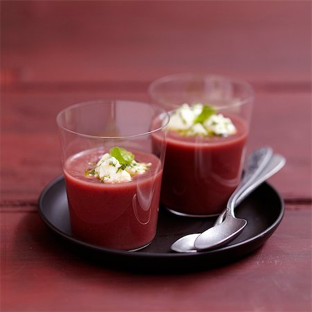 simsearch:652-05808533,k - Cold cream of beetroot soup with feta Photographie de stock - Rights-Managed, Code: 825-07652837