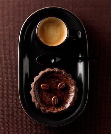 simsearch:652-07656331,k - Choco-coffee tartlet Photographie de stock - Rights-Managed, Code: 825-07652906