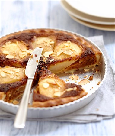 simsearch:825-07076879,k - Pear and ginger cream tart Photographie de stock - Rights-Managed, Code: 825-07652970