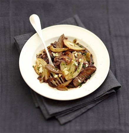 simsearch:652-07655870,k - Beef,onion and fennel wok with flaked goat's cheese Photographie de stock - Rights-Managed, Code: 825-07652971