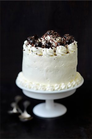 simsearch:652-05808734,k - White chocolate Black Forest Photographie de stock - Rights-Managed, Code: 825-07653004