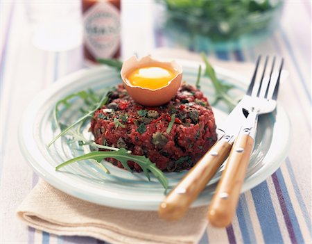 steak knife - Steak tartare with capers Stock Photo - Rights-Managed, Code: 825-02304088