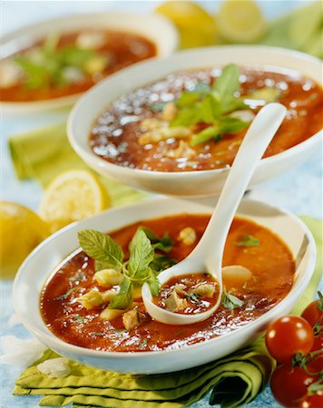 geeiste Tomaten und Thunfisch-Suppe Stockbilder - Lizenzpflichtiges, Bildnummer: 825-02304249
