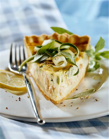 refining - Salmon and courgette tart Foto de stock - Con derechos protegidos, Código: 825-02304257