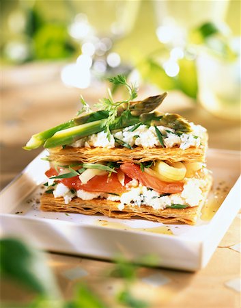 Marinierten Tomaten, Spargel, Frischkäse und Gurke Mille - Feuille Stockbilder - Lizenzpflichtiges, Bildnummer: 825-02304252