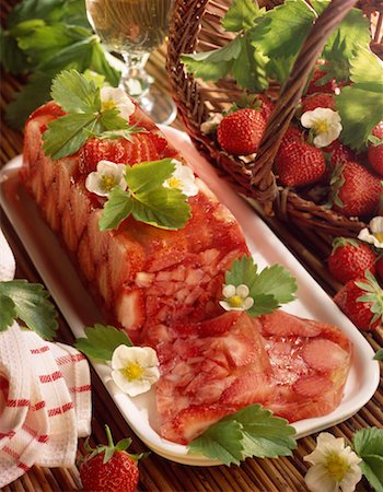 simsearch:825-02307688,k - Strawberry jelly terrine Stock Photo - Rights-Managed, Code: 825-02304287