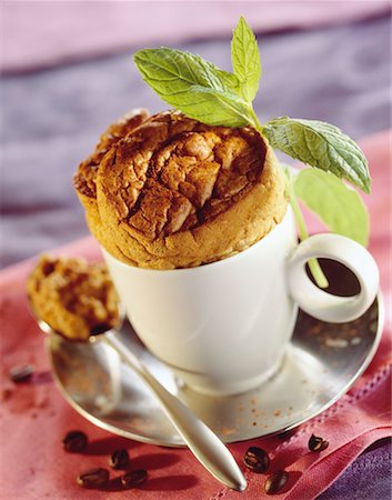 Soufflé de café servi dans une tasse Photographie de stock - Rights-Managed, Code: 825-02304290