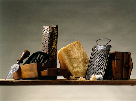 rallador - Parmesan and old-fashioned graters Foto de stock - Con derechos protegidos, Código: 825-02304418