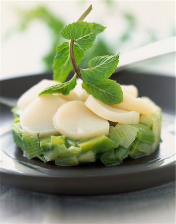 raw scallop and leek timbale Fotografie stock - Rights-Managed, Codice: 825-02304578