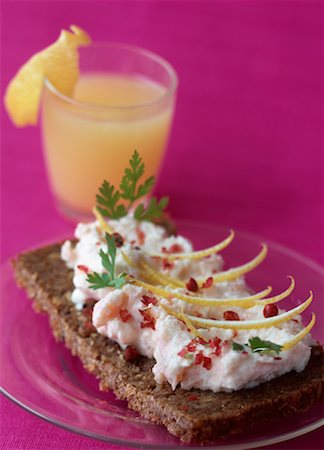 salmon pink - Slice of Sweedish bread with salmon mousse and pink peppercorns Stock Photo - Rights-Managed, Code: 825-02304809