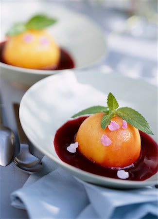 peach flower - peaches poached in sweet wine with blackcurrant sauce Stock Photo - Rights-Managed, Code: 825-02304837