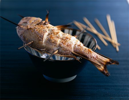 Grilled fish with salt Foto de stock - Con derechos protegidos, Código: 825-02304899