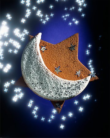 star and moon-shaped chocolate cake Foto de stock - Con derechos protegidos, Código: 825-02305114