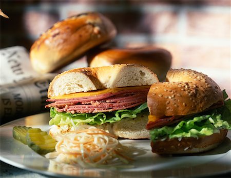 sesame bagel - ham bagel Foto de stock - Con derechos protegidos, Código: 825-02305121