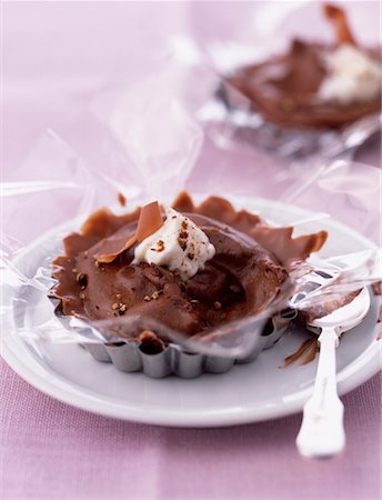 simsearch:825-02303606,k - Tartelette de mousse au chocolat Photographie de stock - Rights-Managed, Code: 825-02305431